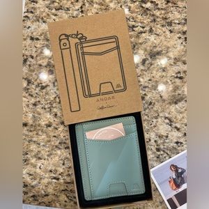 The Denner Andar Wallet, Cove